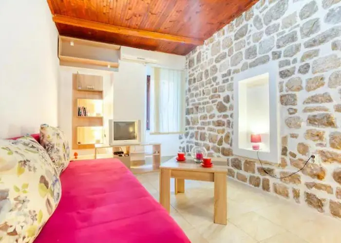 Bond Comfy Apartment - Old Town