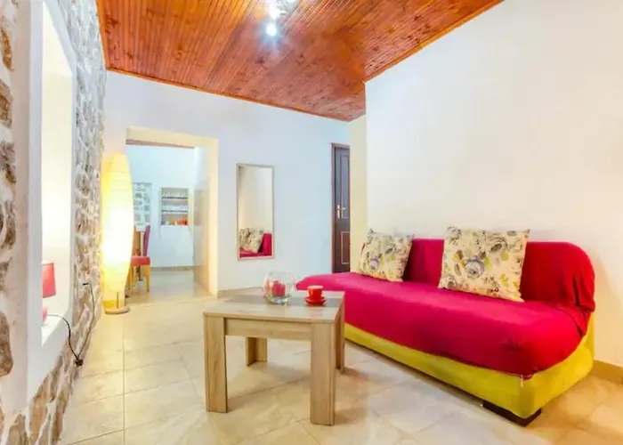 Bond Comfy Apartment - Old Town